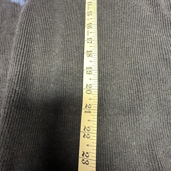 Banana Republic Women's V-Neck Sweater in Gray NWT - Picture 7 of 7